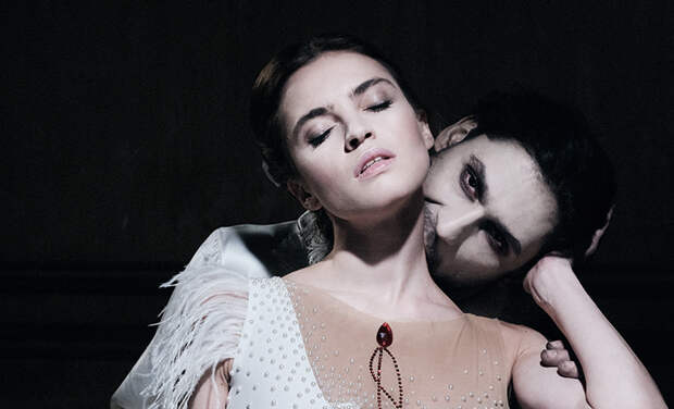 Режиссер Алексей Голубев представит в Москве балет "Дракула" с участием Ивана Васильева и Марии Виноградовой