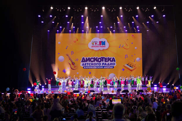 Танцуй и пой вместе с нами!