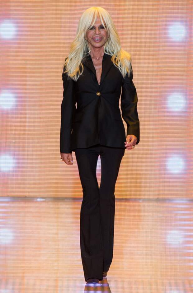 Donatella Versace Fashion Ugly Dog Mess Skinny Body Tan Old Skin Orange Plastic Surgery Tranny Mess Italian