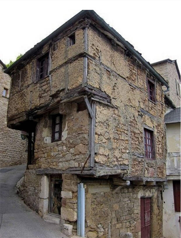 Как выглядят самые старые жилые дома