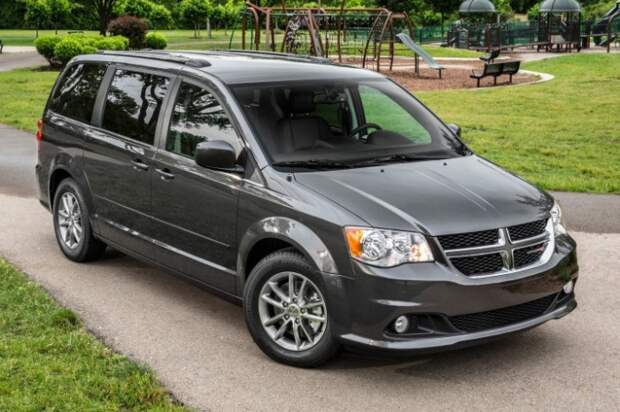 Американский микроавтобус Dodge Grand Caravan SXT 2015 года. | Фото: edmunds.com. Американский микроавтобус Dodge Grand Caravan SXT 2015 года. | Фото: edmunds.com.
