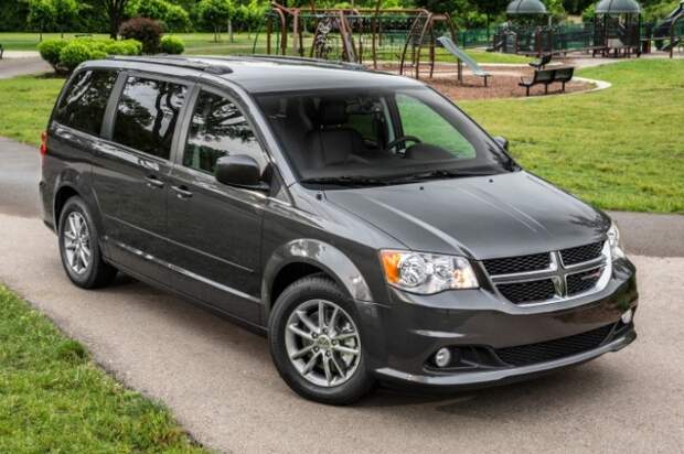 Американский микроавтобус Dodge Grand Caravan SXT 2015 года. | Фото: edmunds.com.