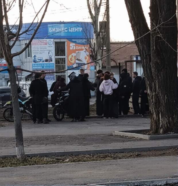 Только 10 марта а юные питбайкеры уже начинают донимать жителей.