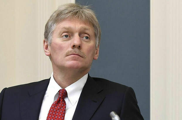 Песков назвал 7 ноября исторически нерелевантным для праздничного дня