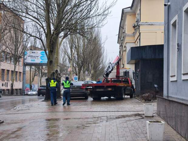 Начали эвакуировать машины за неправильную парковку. https://t.me/webmoney_dn/315194