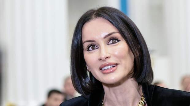 «Твой ум возбуждает»: Канделаки обратилась к непубличному мужу, который моложе нее на 11 лет