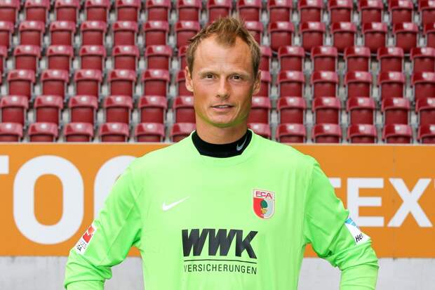 Бывший вратарь «Арсенала» и «Ювентуса» Маннингер погиб в ДТП с поездом