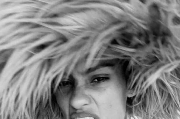 Модель Нара Баптиста опубликовала фото без бюстгальтера