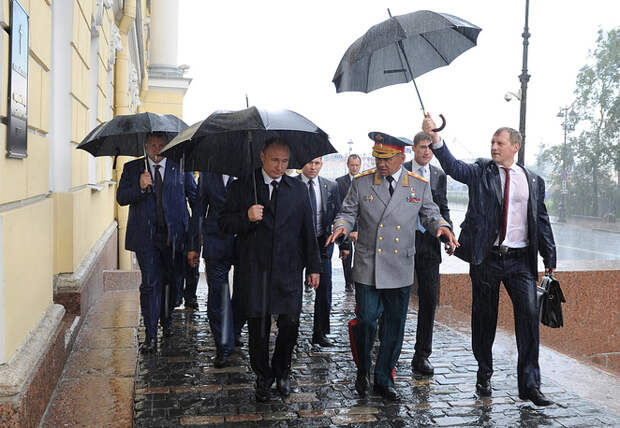 Президент России Владимир Путин и и министр обороны РФ Сергей Шойгу 