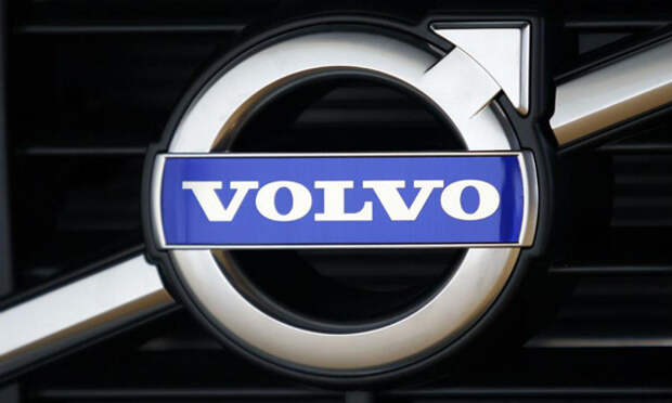 Логотип Вольво (Volvo) на радиаторной решетке