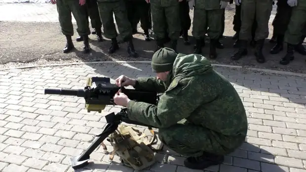 Луганские добровольцы и резервисты проходят подготовку к боевым действиям на передовой