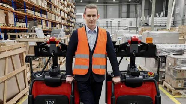 Беспилотные погрузчики берут данные с потолка