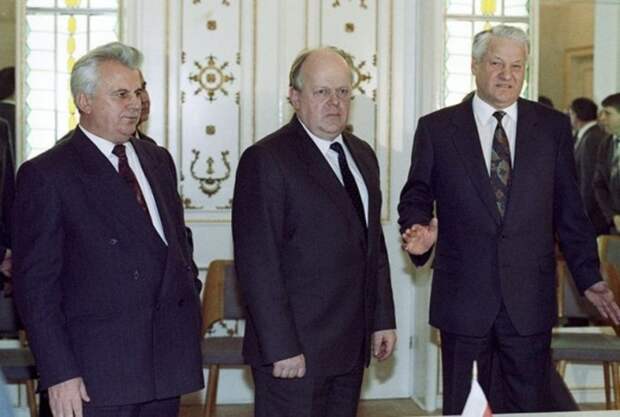 Те кто окончательно разрушил СССР подписав Беловежские соглашения