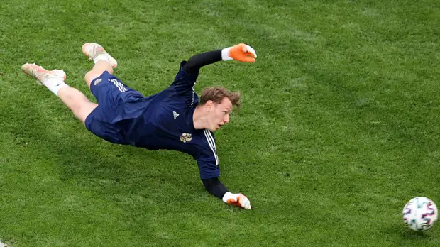 Черчесов прокомментировал выход Сафонова в стартовом составе сборной России