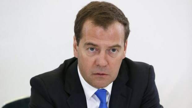 Медведев назвал возможным сохранение транзита газа через Украину