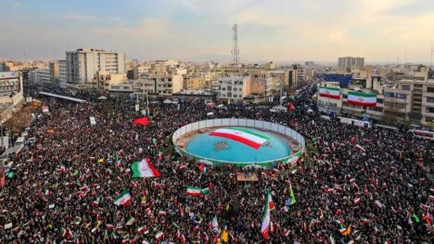 Тегеран на взводе: жители столицы каждую ночь выбегают, думая