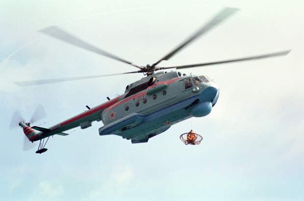 Ми-14 со спасательной люлькой