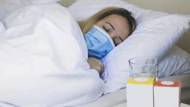 Профессор Спектор перечислил шесть скрытых симптомов омикрон-штамма коронавируса