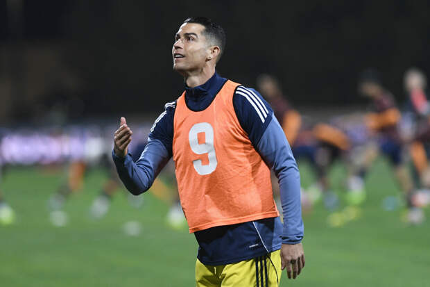 В Саудовской Аравии показали фото тренировки Роналду на фоне слухов о его побеге в Европу