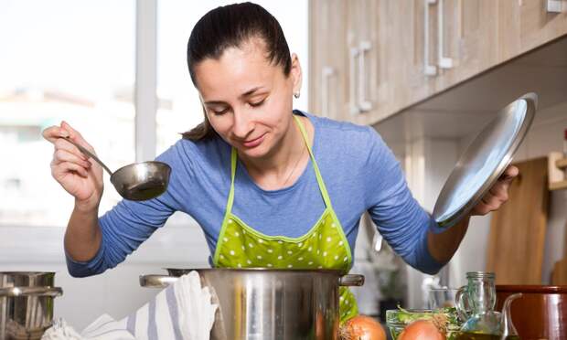 Делайте так после варки: 3 полезных рецепта вкусных бульонов от диетолога