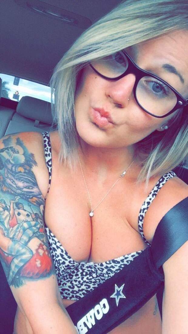 Ride along with the hottest car selfies (32 Photos) Ride along with the hottest car selfies (32 Photos)