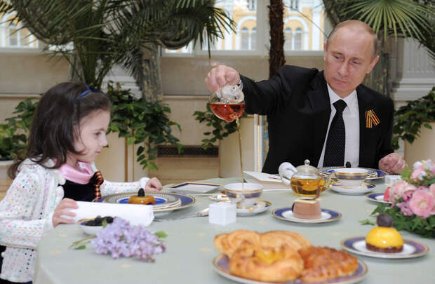 PutinLookingAt36 Как Владимир Путин смотрит на вещи