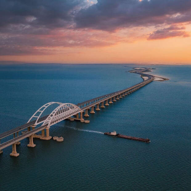 Огромные пробки перед Крымским мостом в обе стороны: стоять придется два-три часа