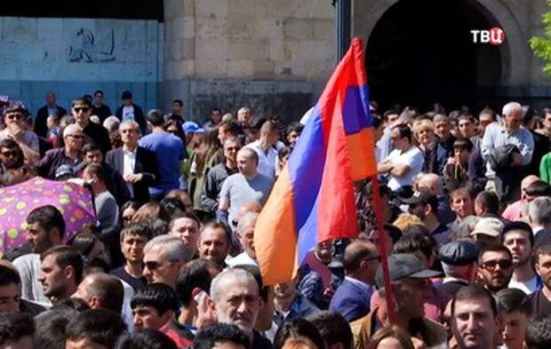 В Ереване возобновились митинги