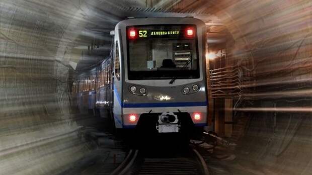 В поисках туалета: мужчина проник в тоннель в московском метро и получил травмы