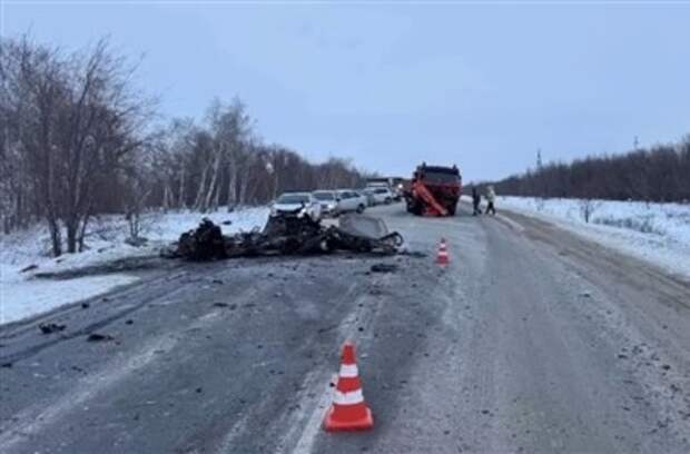Водитель погиб в сгоревшей дотла «Приоре» на трассе в Самарской области