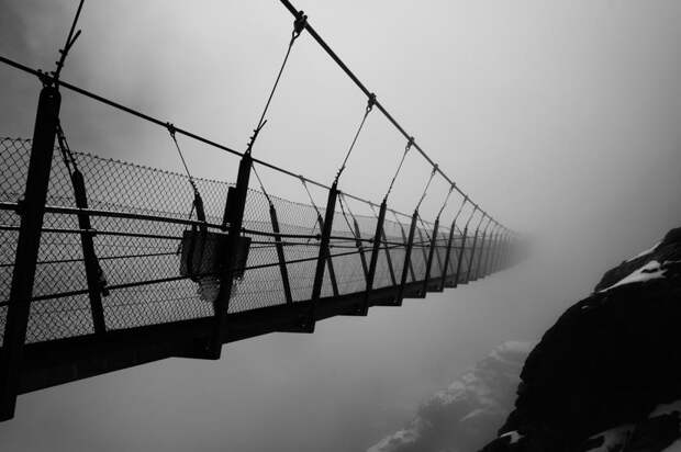 Швейцарии. Энгельберг. Подвесной мост Титлис Клифф. Длина — 100 метров. (Poppy997)