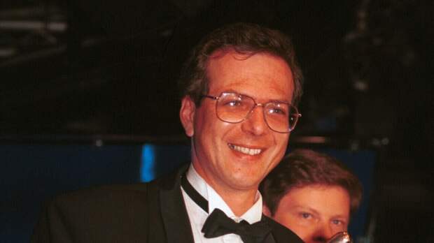 Почти неузнаваем, но счастлив с молодой женой: как сейчас выглядит экс-ведущий шоу «Сам себе режиссер»