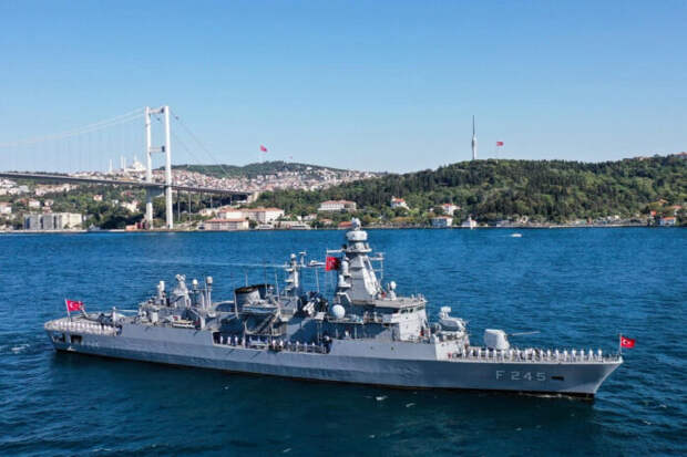 Фрегат ВМС Турции TCG ORUÇREİS