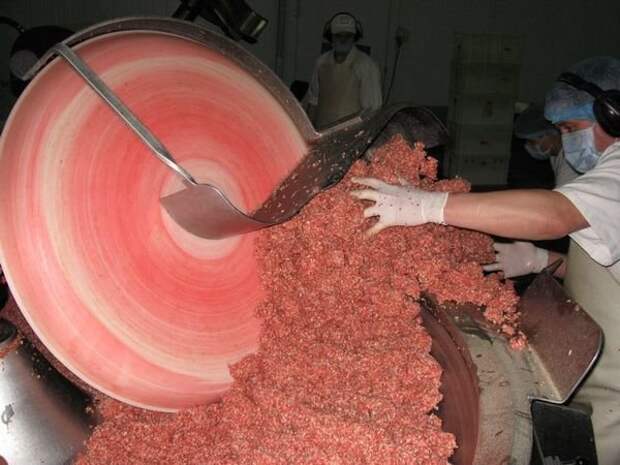 6. Производство сырокопченой колбасы - трудоемкий процесс интересно, как это устроено, фото