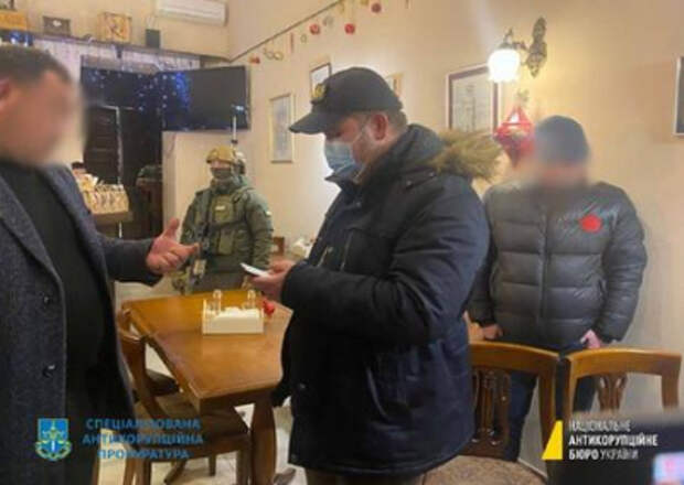 «Слуга народа» Кузьминых попался на взятке в 500 тыс. гривен