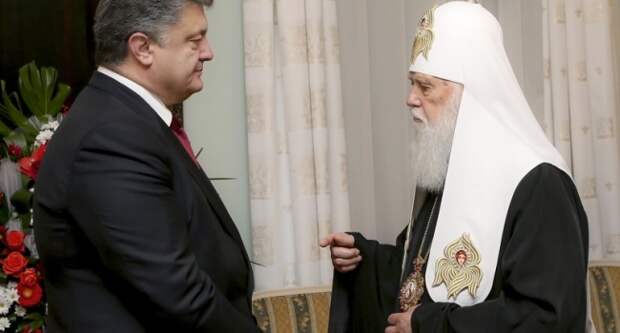 Журналист: если Порошенко удастся пропихнуть идею автокефалии для УПЦ КП – церковь может объявить его святым