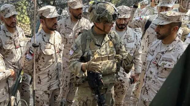 «Раздать оружие и подкупить военных»: в США озвучили «рецепт демократии» для