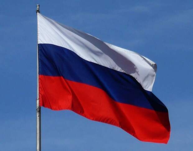 А так -  флаг Временного правительства, нынешней России и... всех "белых" движений