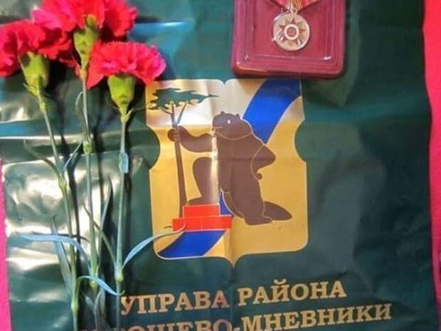 Медаль, гвоздика и пакет. Вот что подарили ветеранам Хорошёво-Мнёвники Медаль, гвоздика и пакет. Вот что подарили ветеранам Хорошёво-Мнёвники 9 мая, день победы, идиотизм, интересное, маркетинг, патриотизм, фото