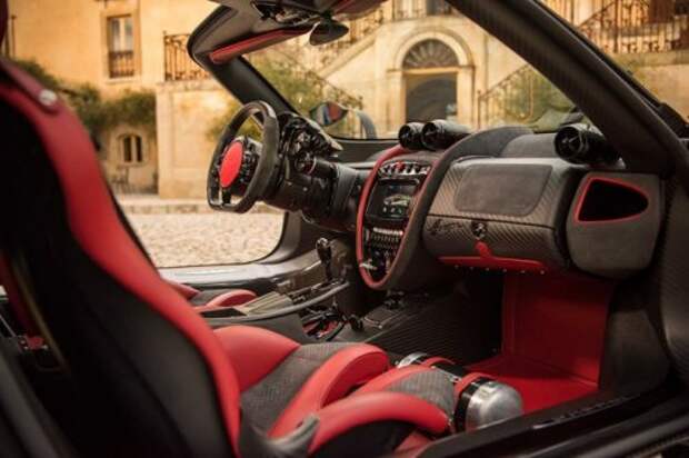 Двухдверный гиперкар от Pagani Automobili (17 фото)