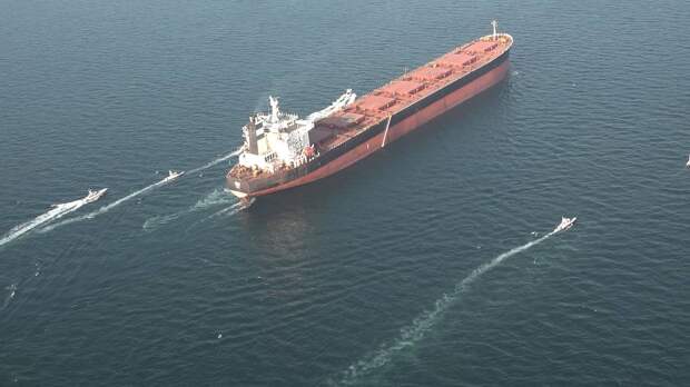 Иран не позволил пройти через Ормузский пролив контейнеровозу