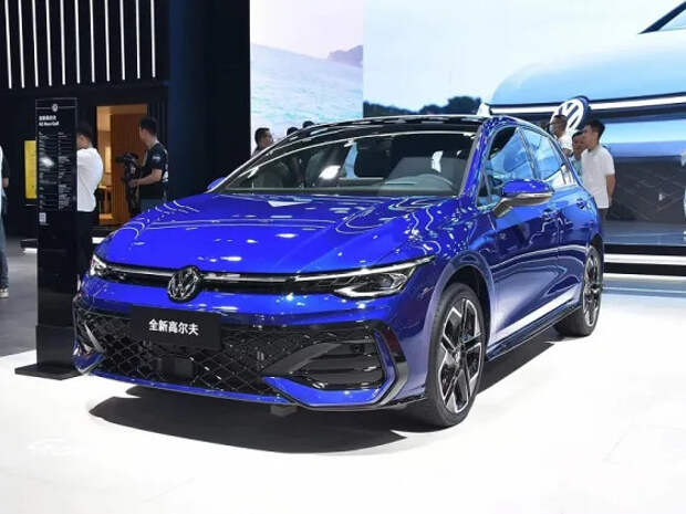 Представлен новый Volkswagen Golf 300TSI R-Line за $21 500 (1,75 млн рублей). Для такой цены вырезали немногое