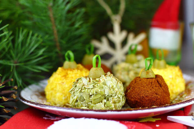 Сырная закуска «Елочные игрушки» — быстро, нарядно и вкусно