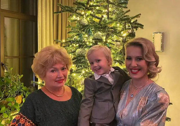 Никаких соцсетей и личный водитель: Ксения Собчак рассказала о буднях сына Платона