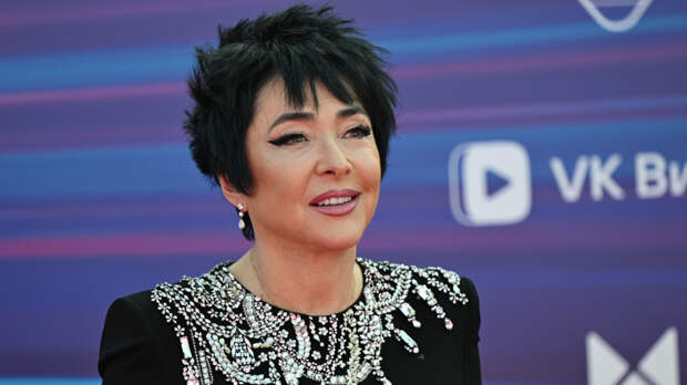 «Любишь и без него жить не можешь»: Лолита о предложении во время концерта