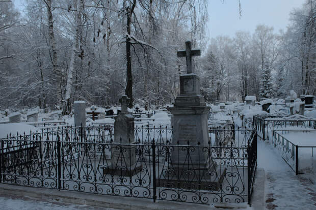 В Екатеринбурге неизвестные осквернили братскую могилу группы Дятлова