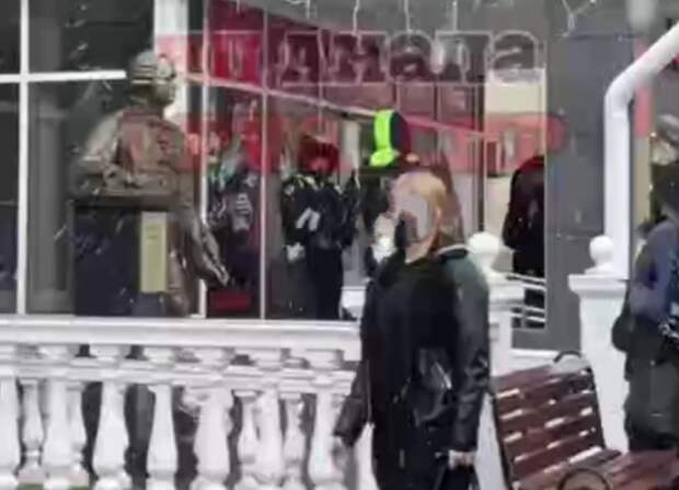 Соцсети: тот самый анапский техникум эвакуируют, машины полиции и Росгвардии