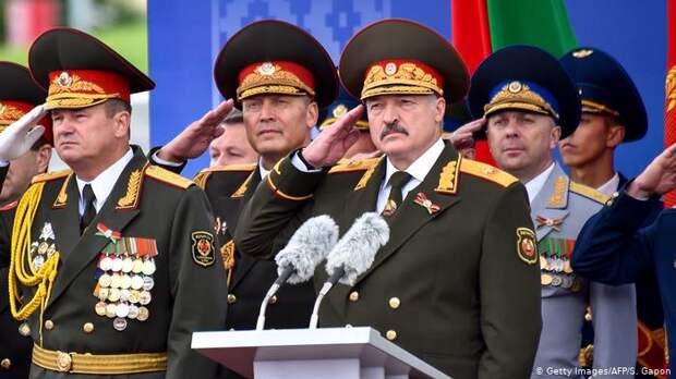 Президент Белоруссии Александр Лукашенко на военном параде, приуроченном к Дню независимости республики (Фото из архива) 