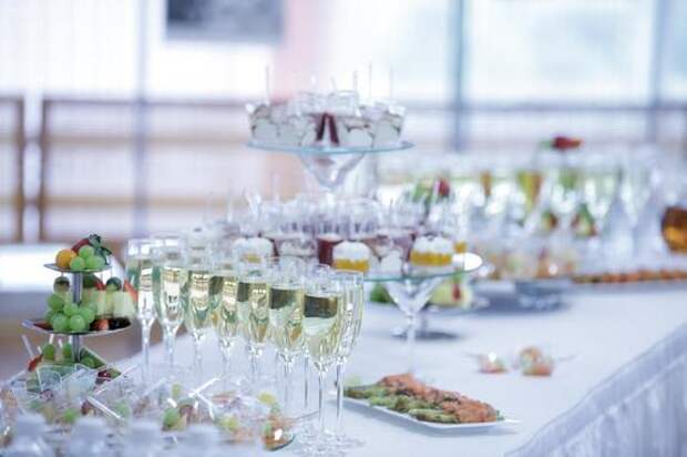 Челябинский врач назвал опасной традицией бросание бумажки с желанием в шампанское