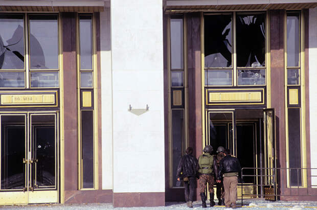 События 21 сентября — 5 октября 1993 года в Москве. 4 октября представители спецподразделения 